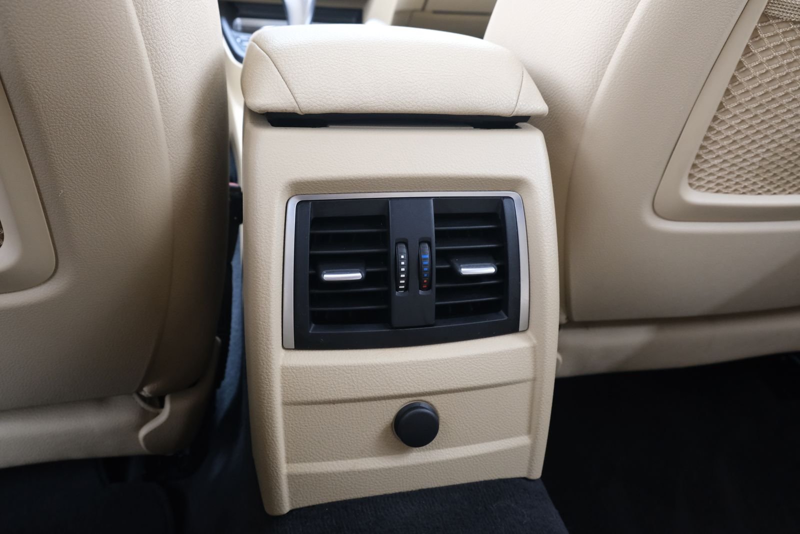 Used 2018 Alpine White BMW 320i xDrive image 34