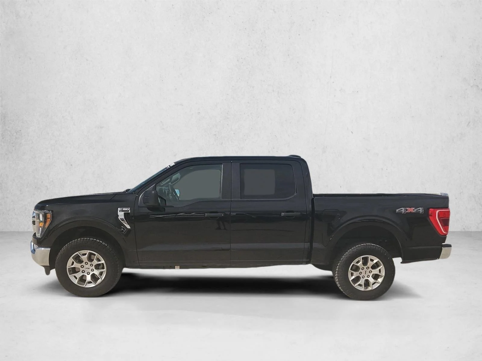 Certified Used 2023 Agate Black Metallic Ford XLT image 8
