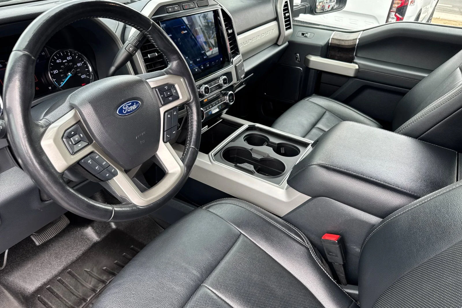 Used 2022 Gray Metallic Ford Lariat image 2