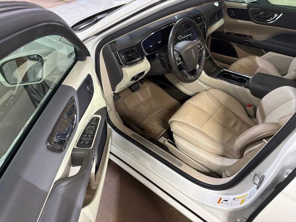 Used 2020 White Lincoln Standard image 14