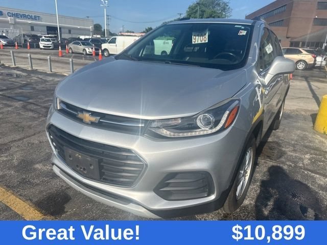 Used 2018 SILVER ICE METALLIC Chevrolet LT image 22