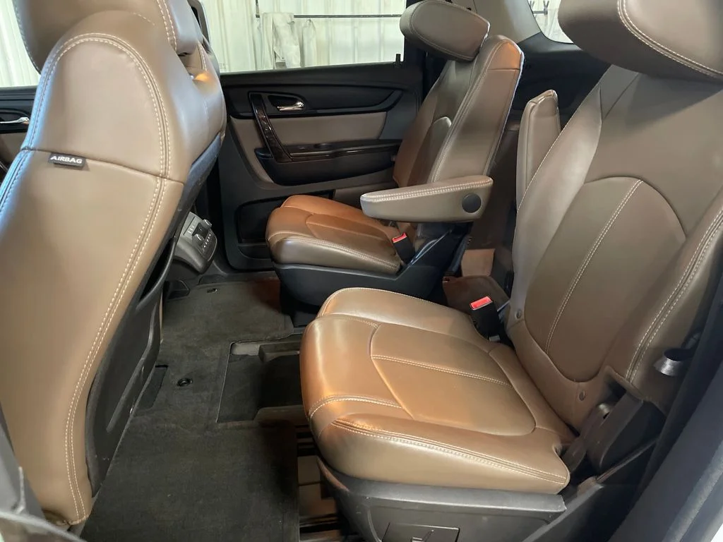 Used 2017 White GMC Limited image 27