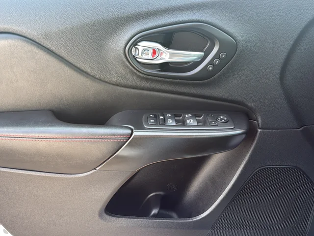 Used 2021 White Jeep Trailhawk image 33