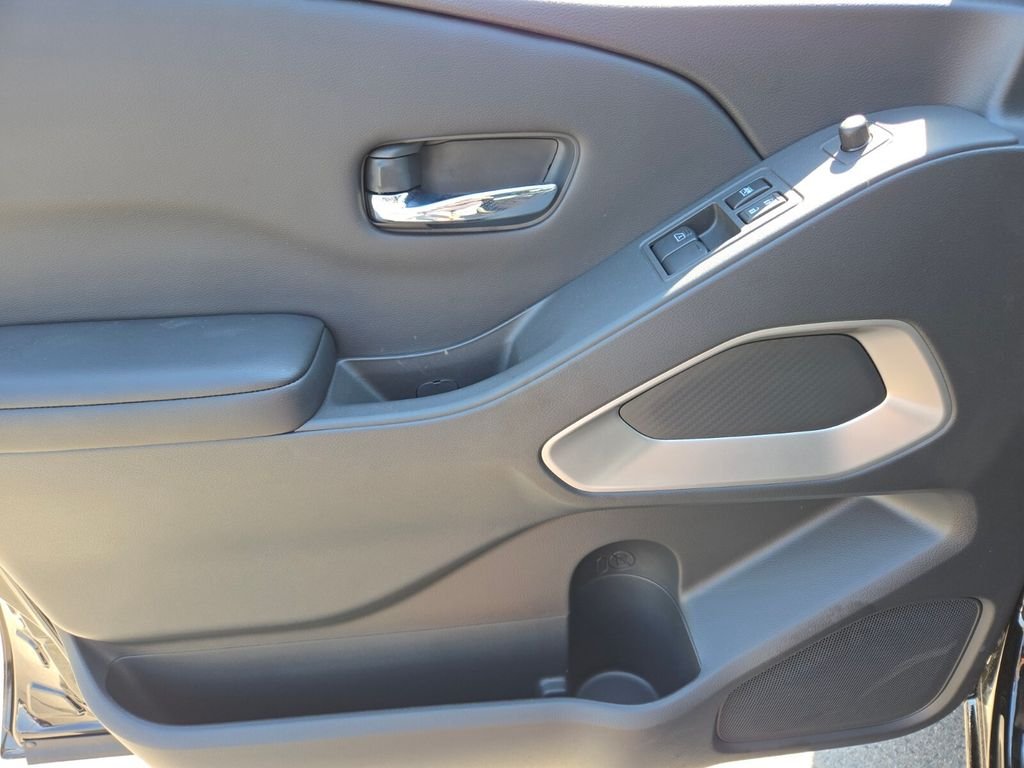 2025 Nissan Frontier SV - Photo 9