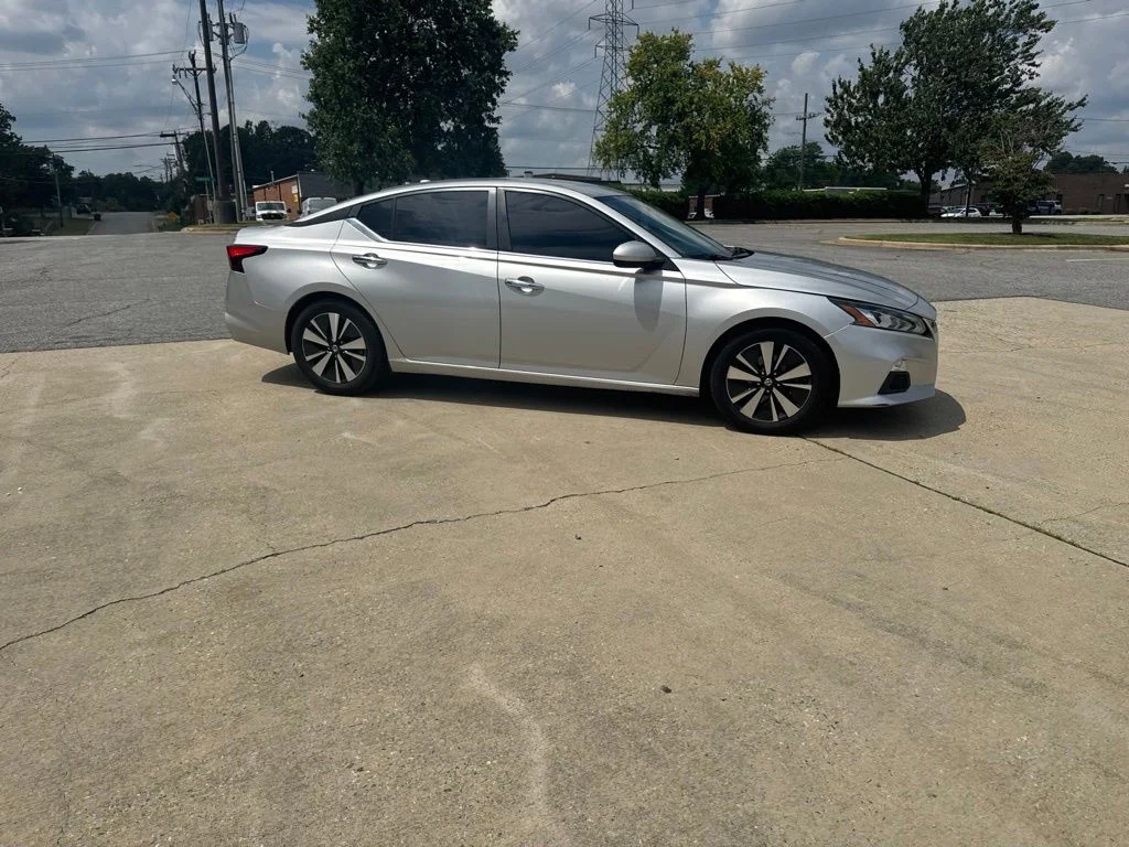 Used 2021 Silver Nissan 2.5 SV image 8