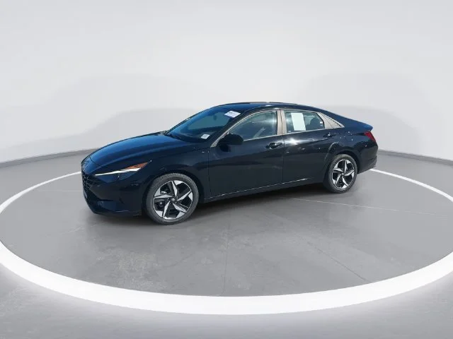 Used 2023 Black Hyundai SEL image 3