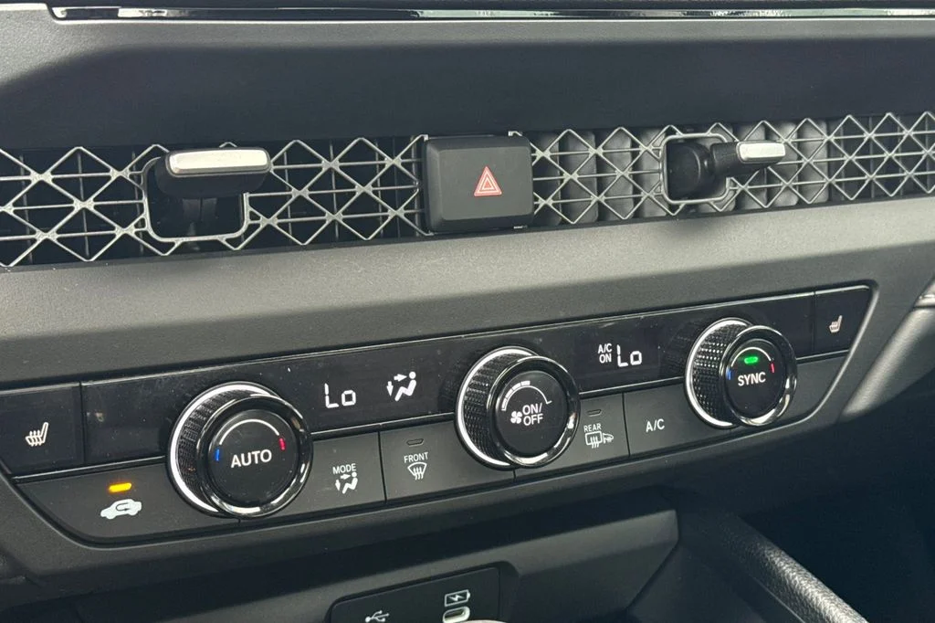 Used 2025  Honda SE image 21