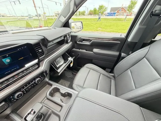 2025 Chevrolet Silverado 1500 LTZ - Photo 22
