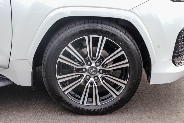 New 2026 Eminent White Pearl Lexus LX 700h LUXURY image 10