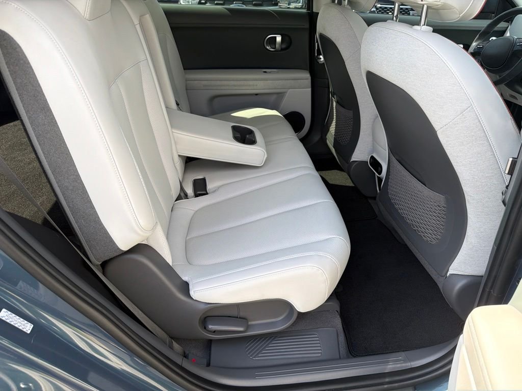 Used 2023 Green Hyundai SEL image 19