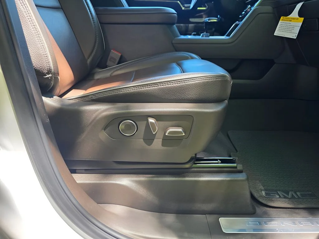Used 2025 White Frost Tricoat GMC Denali image 11