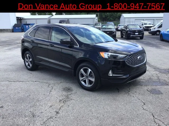Used 2023 Black Ford SEL image 7