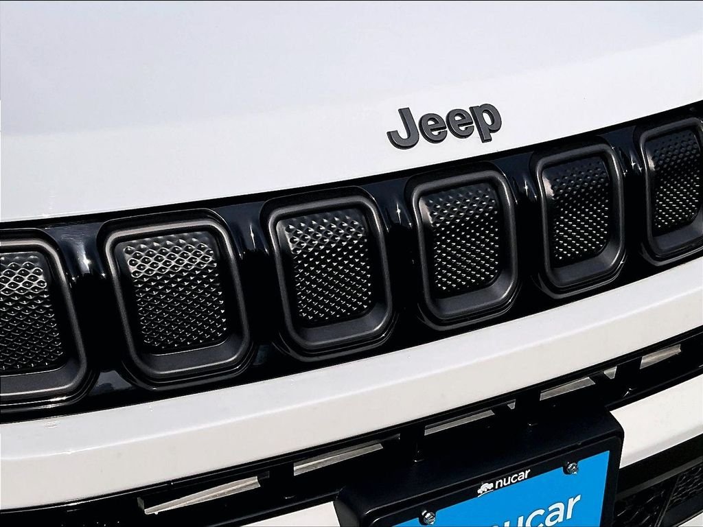 Used 2022 Bright White Clearcoat Jeep Limited image 31