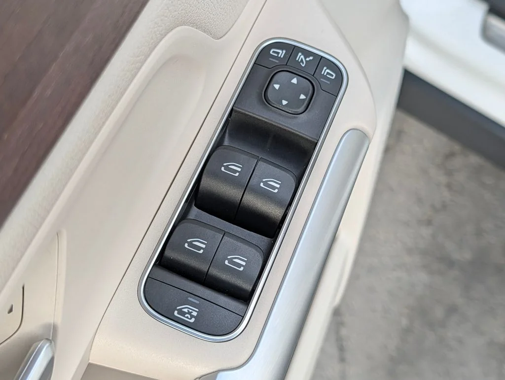 Used 2023 White Mercedes-Benz GLA 250 image 19