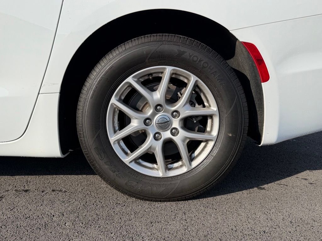 Used 2024 White Chrysler Touring L image 20