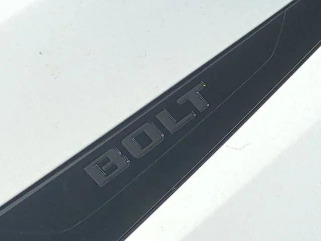 New 2027 Summit White Chevrolet LT image 33