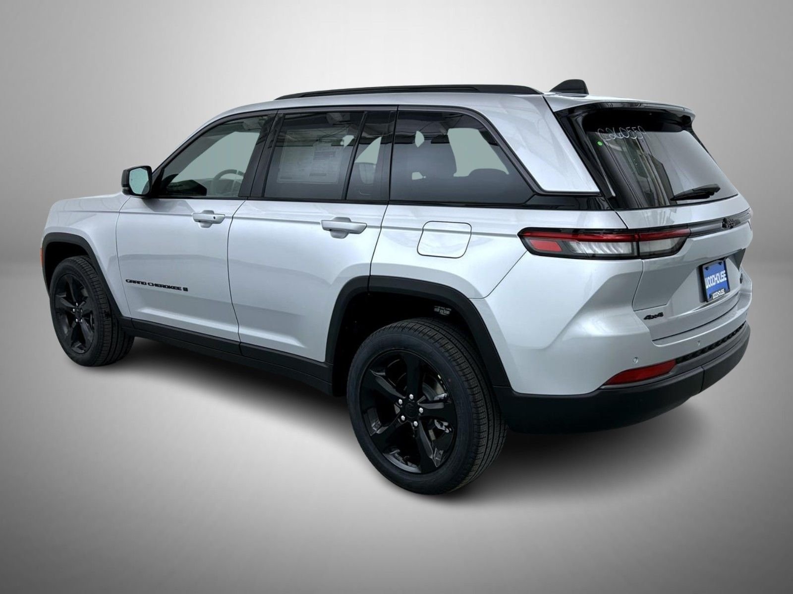 New 2026 Silver Zynith Exterior Paint Jeep Limited image 7