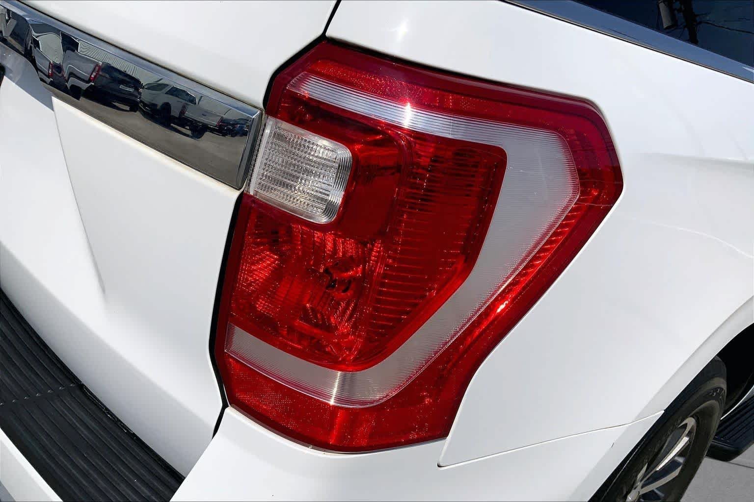 Used 2019 Oxford White Ford XLT image 27