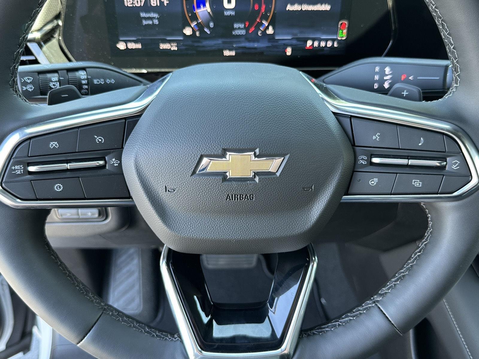 New 2026 Polar White Tricoat Chevrolet Premier image 31