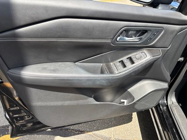 Used 2025 Black Nissan SL image 14