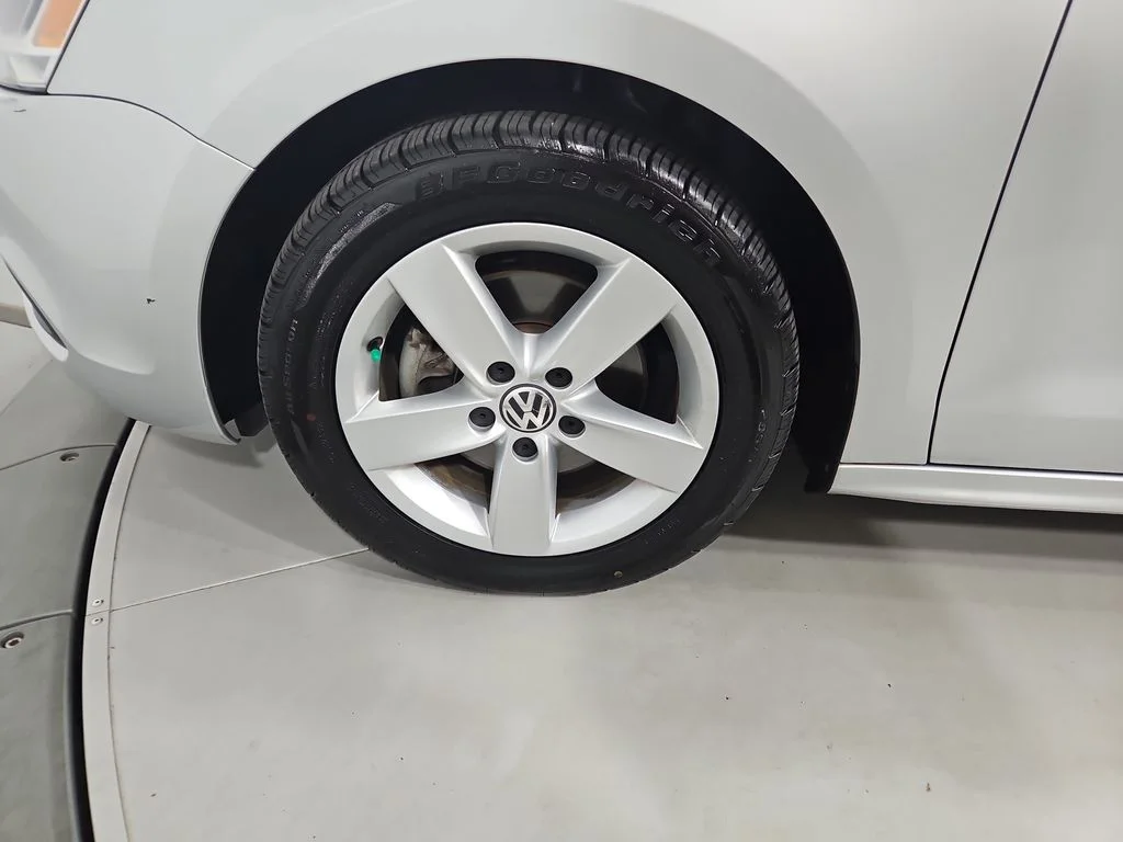 Used 2012 Silver Volkswagen TDI image 25