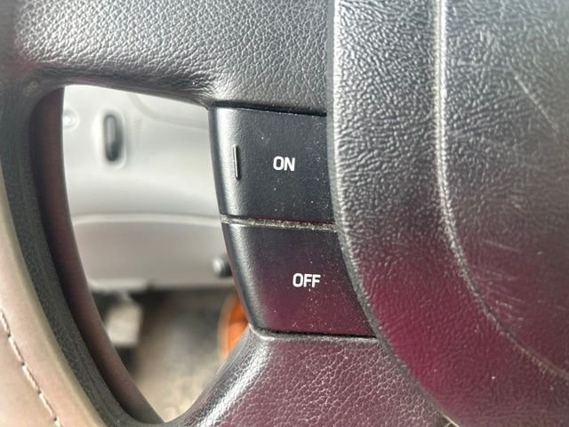 Used 2004 Red Ford  image 12