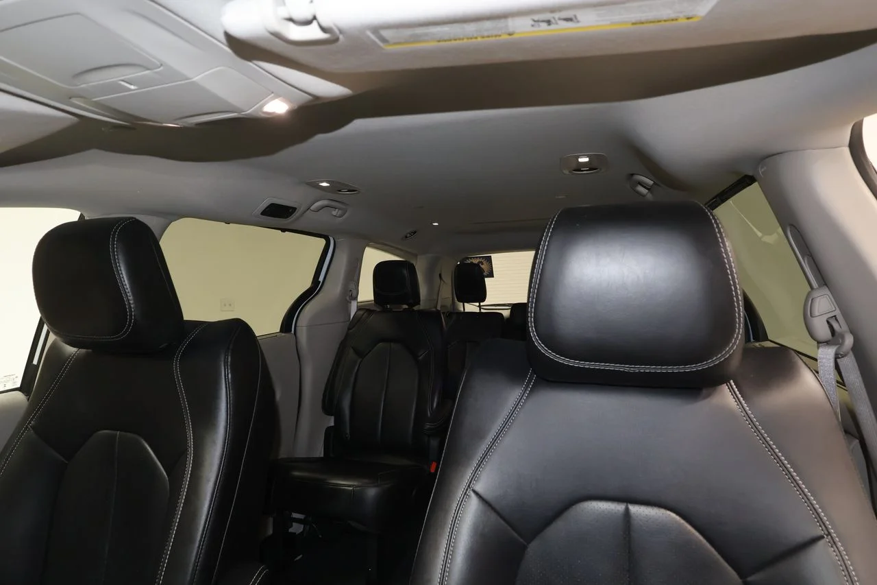 2024 Chrysler Pacifica Touring L - Photo 16