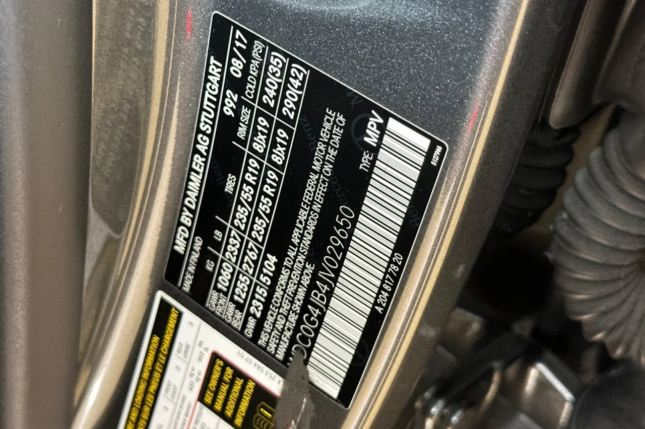 Used 2018 Selenite Grey Metallic Mercedes-Benz GLC 300 image 28