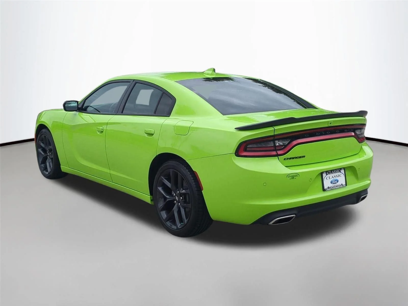 Used 2023 Sublime Metallic Clearcoat Dodge SXT image 3