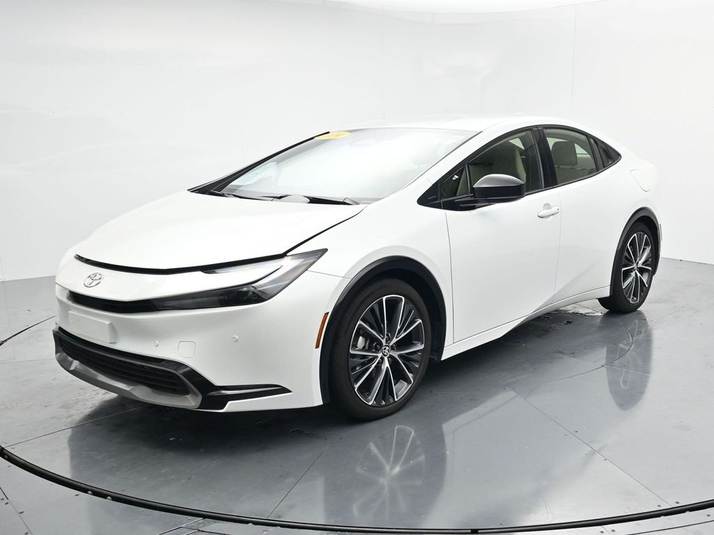 Used 2024 Beige Toyota XLE image 4