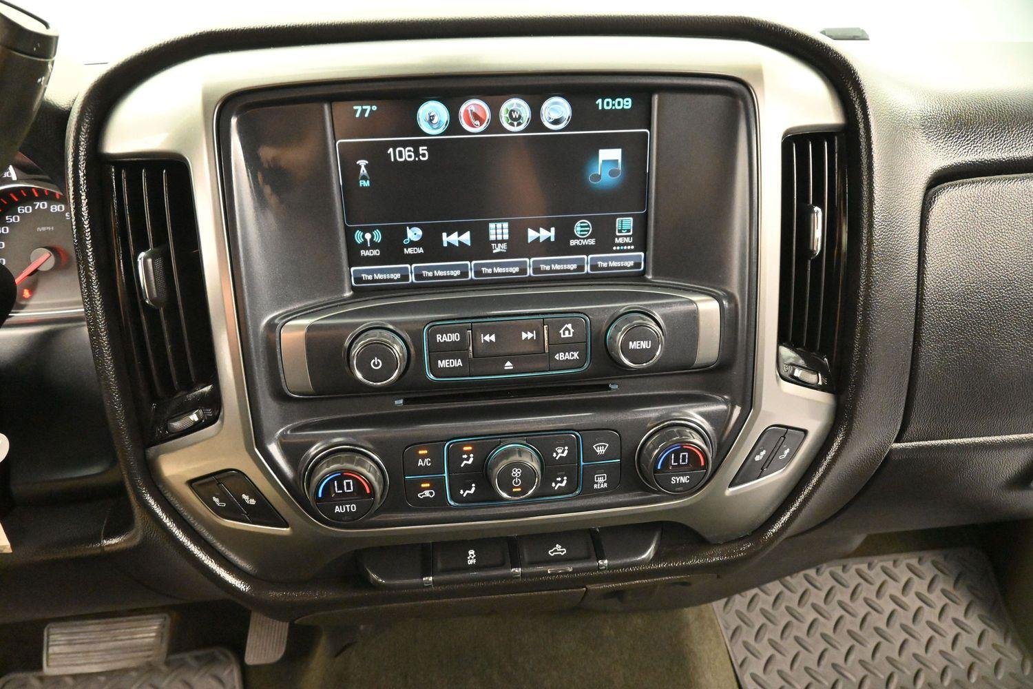 Used 2018 Deep Ocean Blue Metallic Chevrolet LT image 21