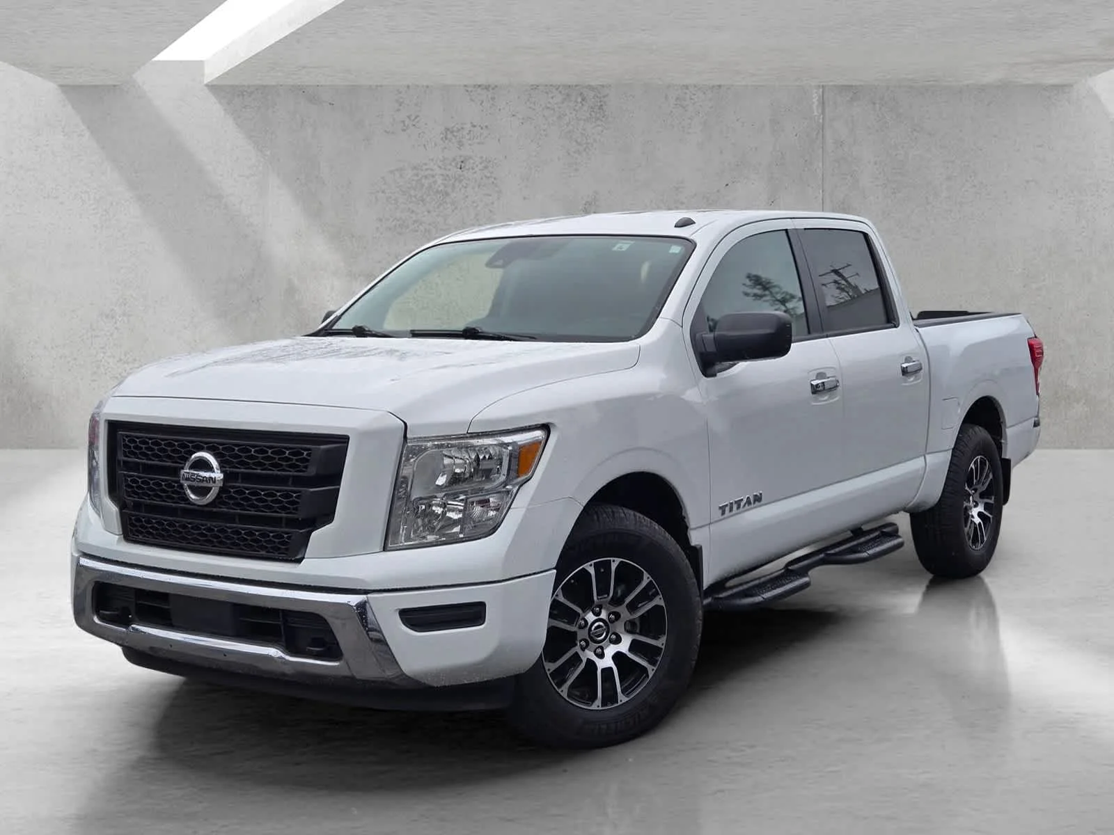 Used 2021  Nissan SV image 8