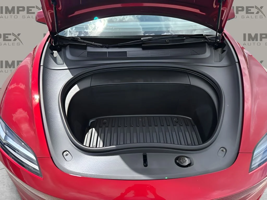 Used 2024  Tesla Long Range image 32