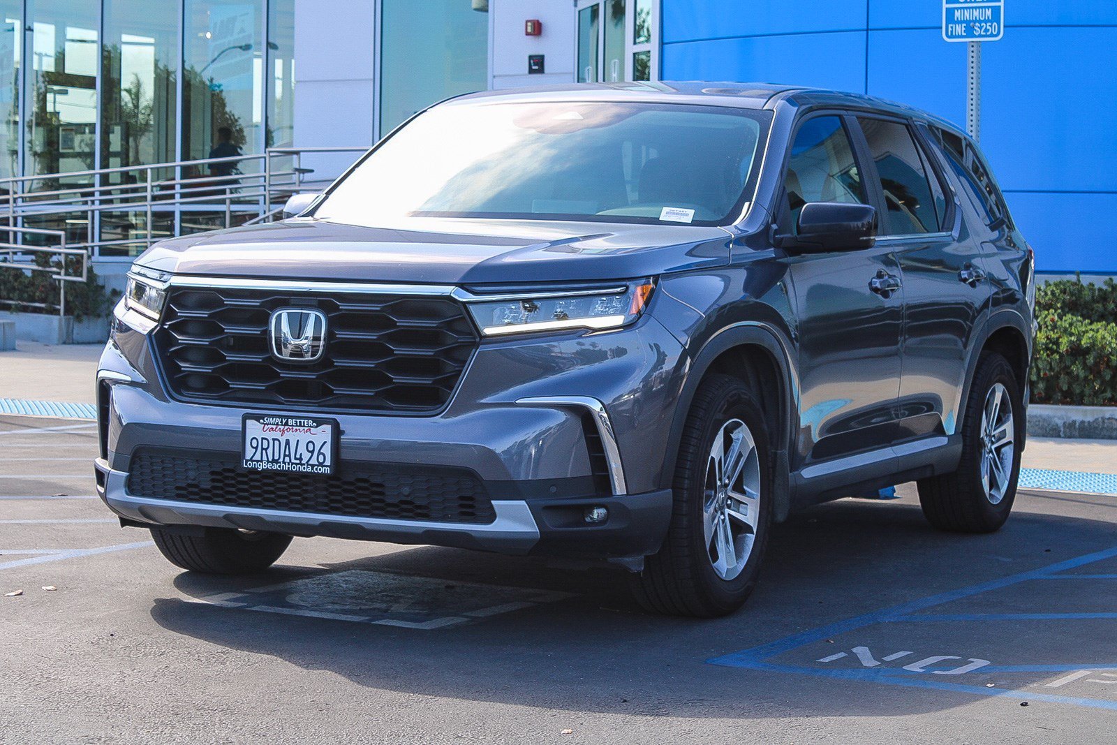 Certified Used 2025 Modern Steel Metallic Honda EX-L image 3