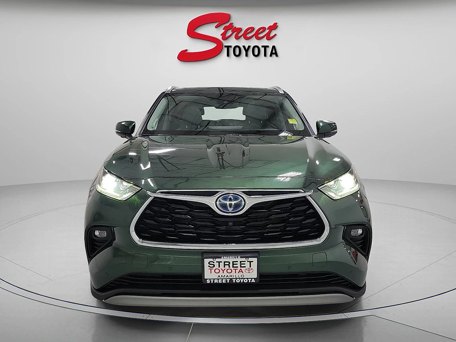 Used 2023 Green Toyota Hybrid Platinum image 6
