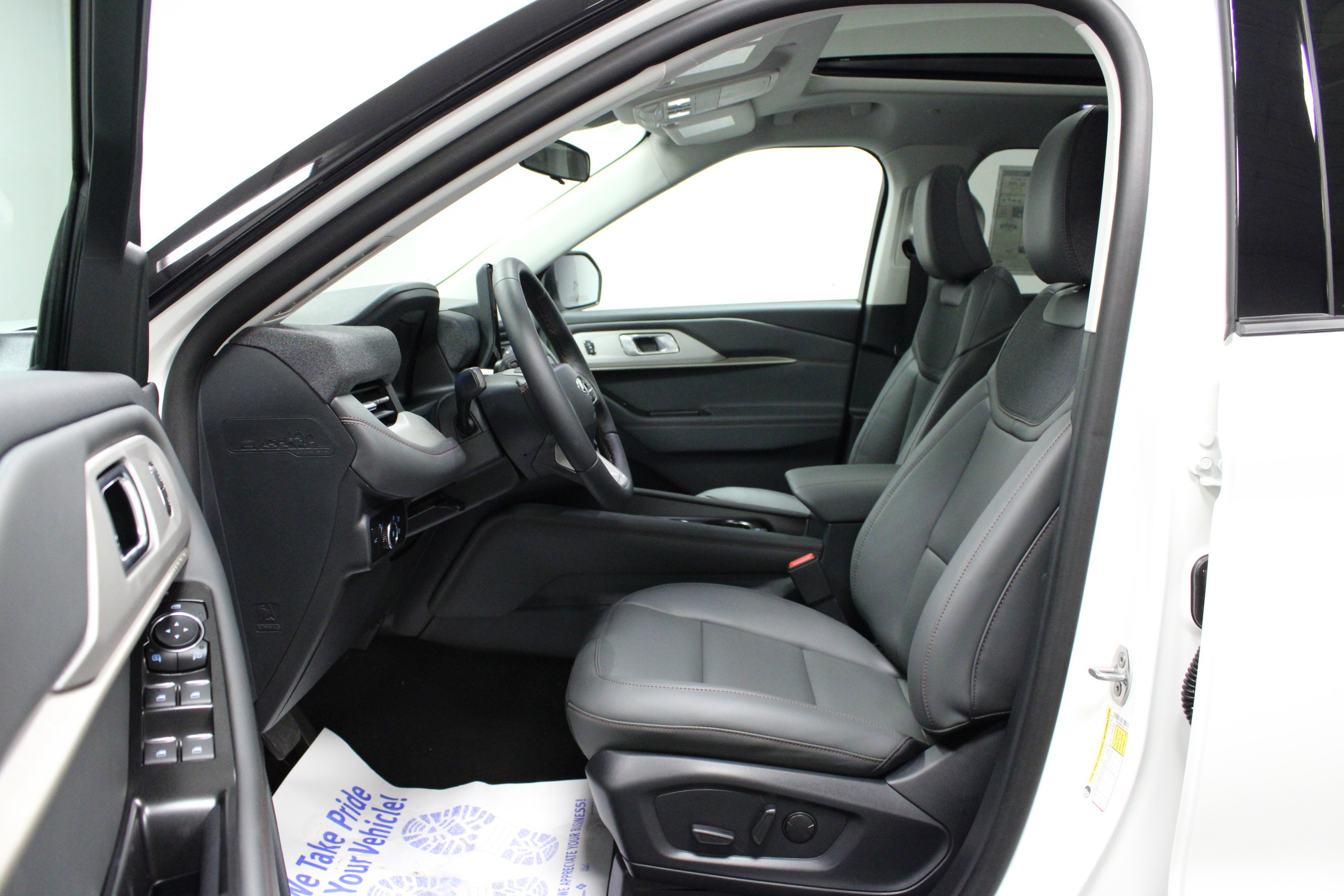 New 2026 Star White Metallic Tri-Coat Ford Active image 12