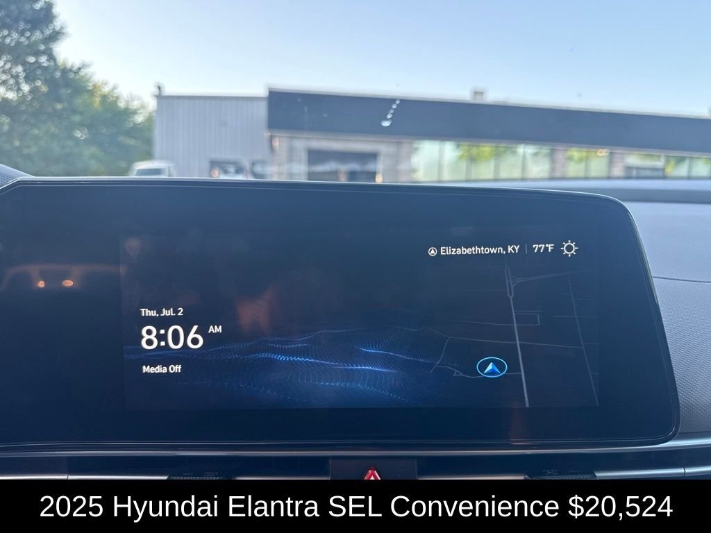 Used 2025 White Hyundai SEL Convenience image 25
