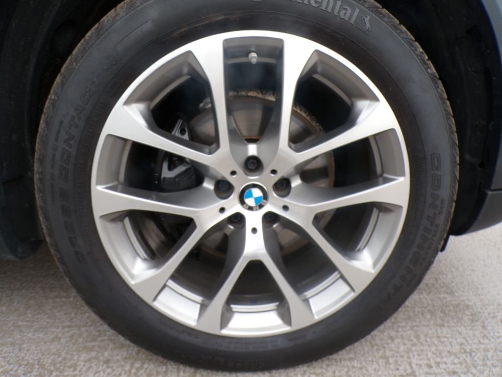 Certified Used 2024 Black Sapphire Metallic BMW xDrive40i image 8