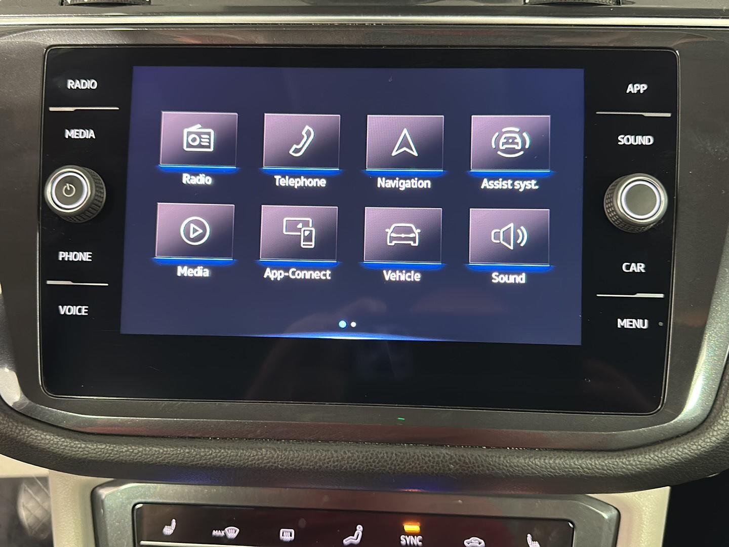 Used 2022 Atlantic Blue Metallic Volkswagen SE image 29