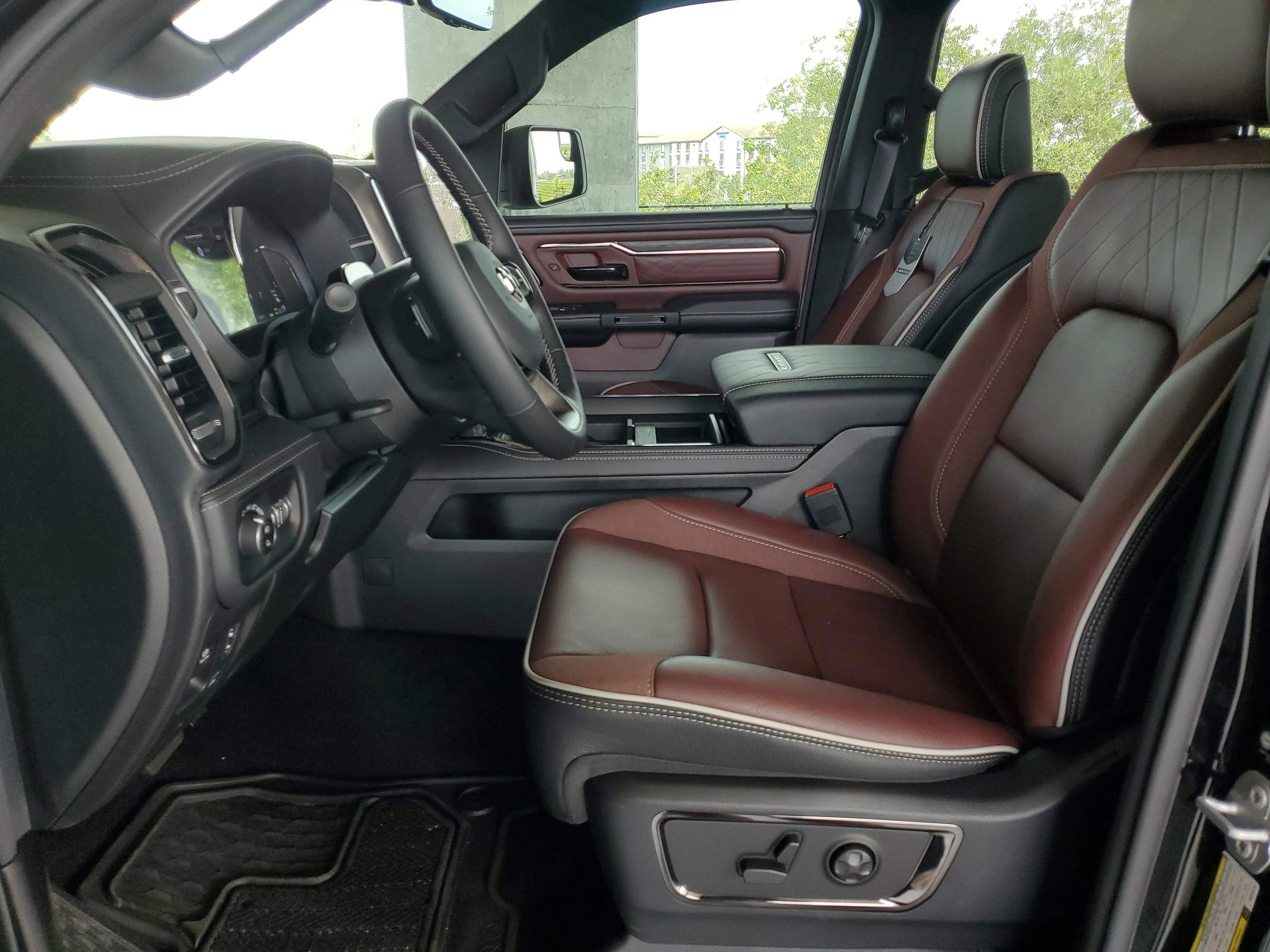 New 2026 Diamond Black Crystal Pearl-Coat Exterior Paint RAM Limited image 17