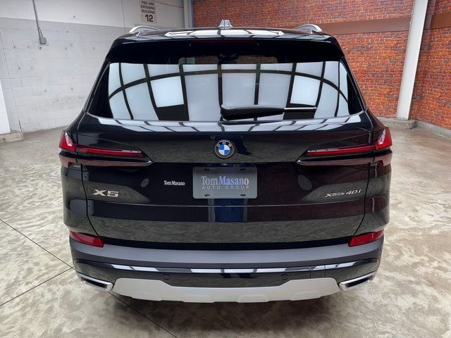 Used 2026 Black BMW xDrive40i image 4
