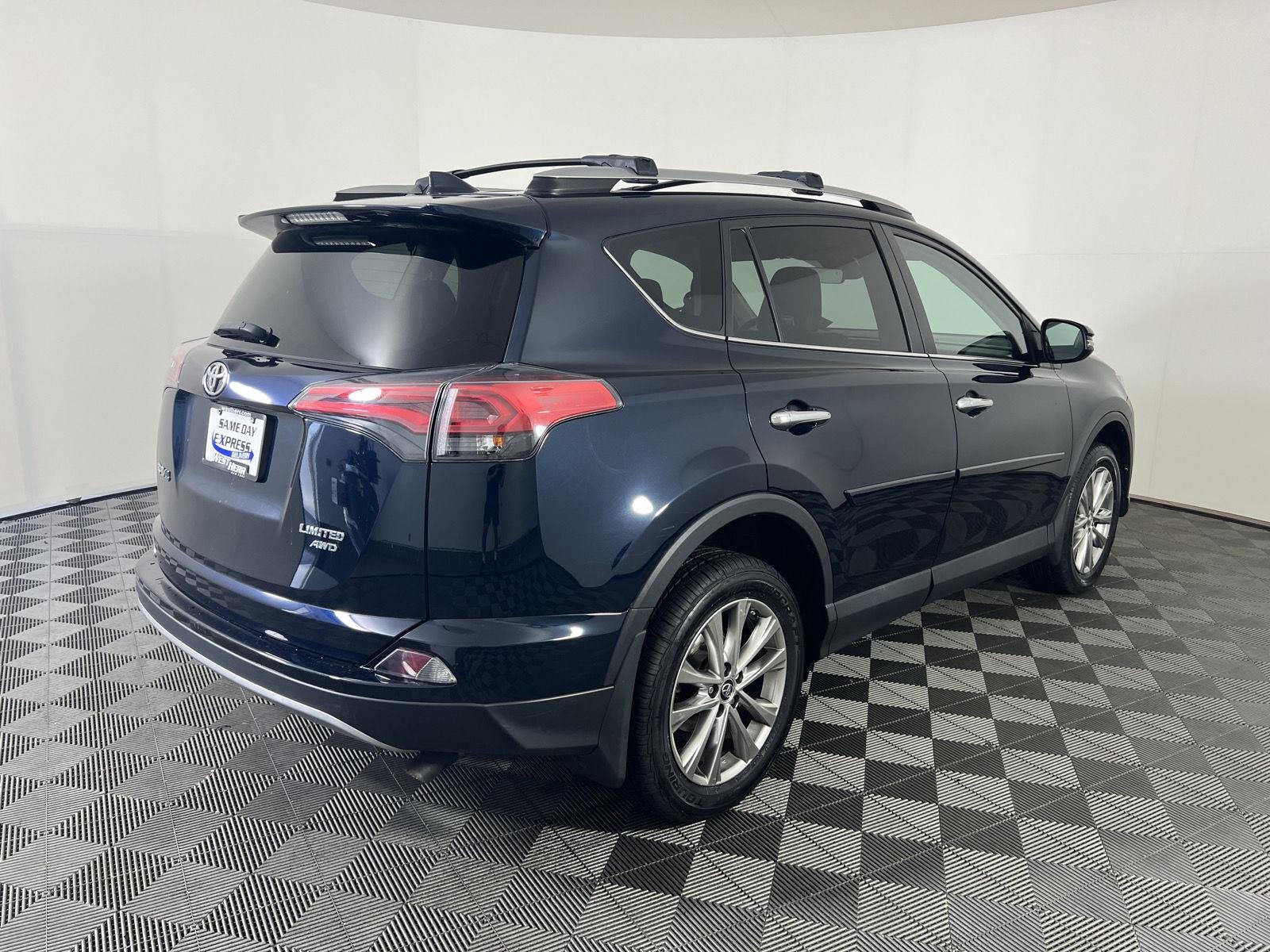 Used 2018 Galactic Aqua Mica Toyota Limited image 3