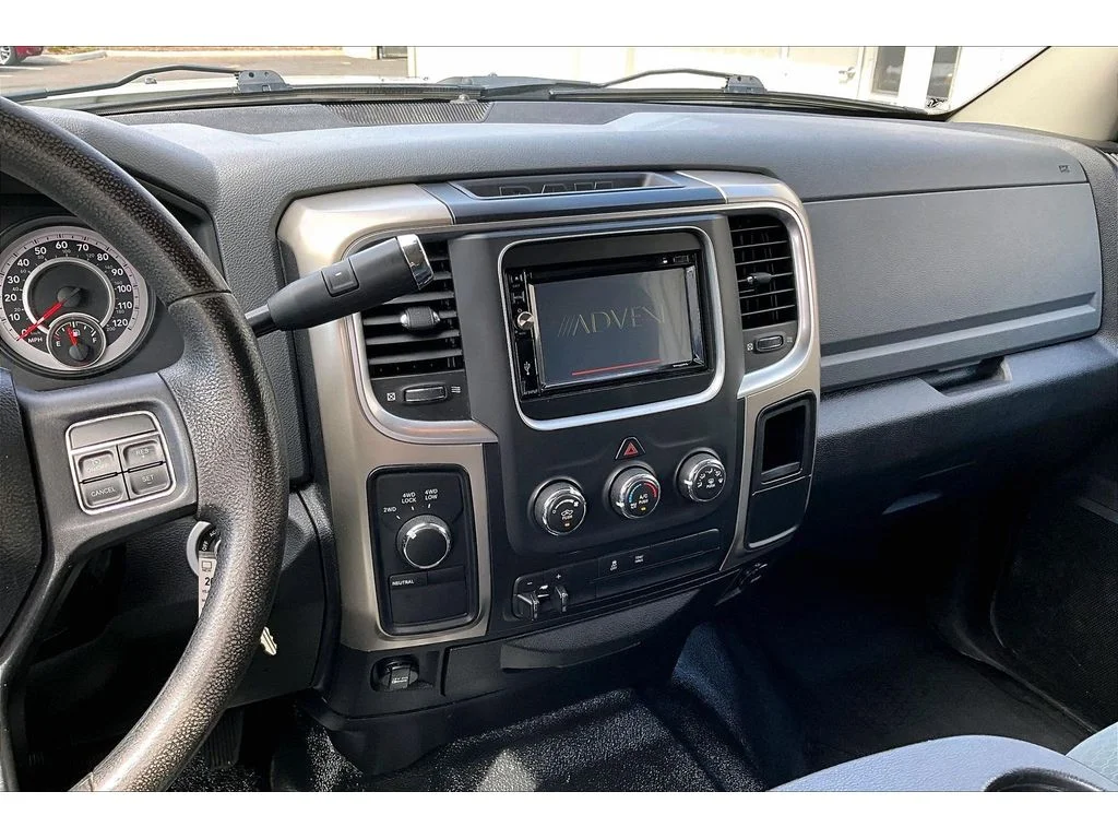Used 2014  Ram SLT image 6