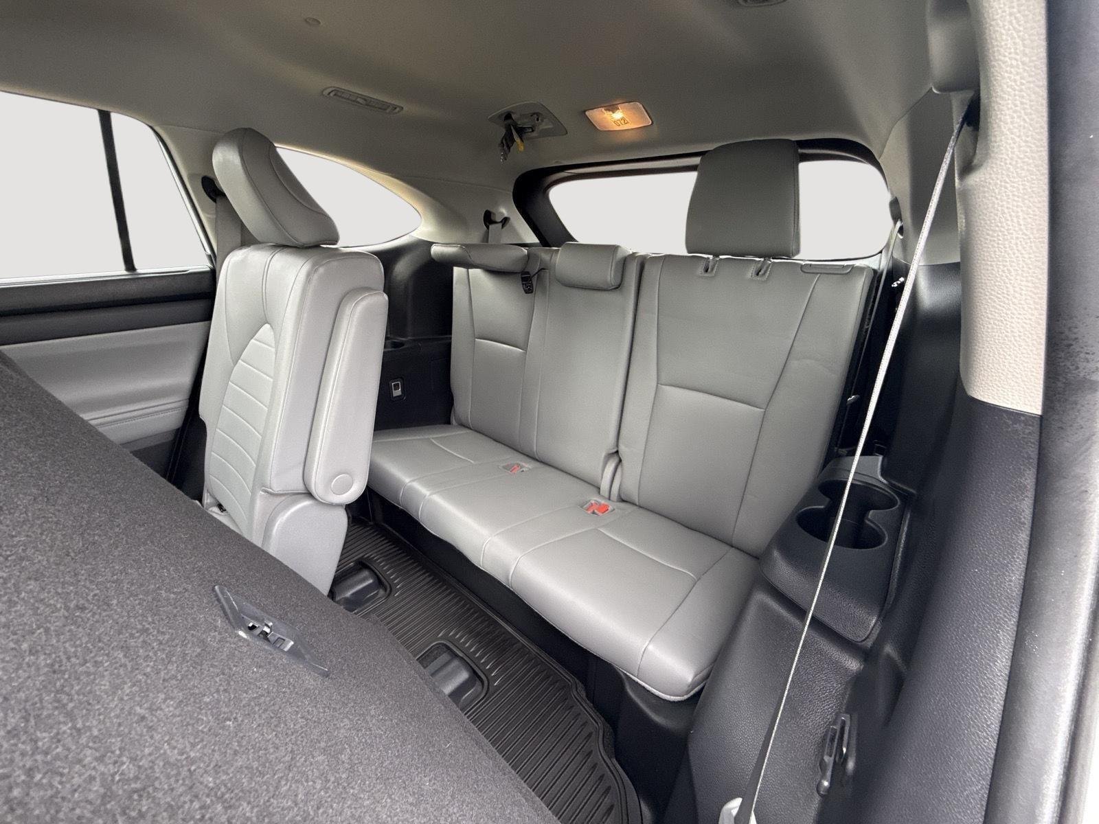 Used 2023 Wind Chill Pearl Toyota XLE image 7