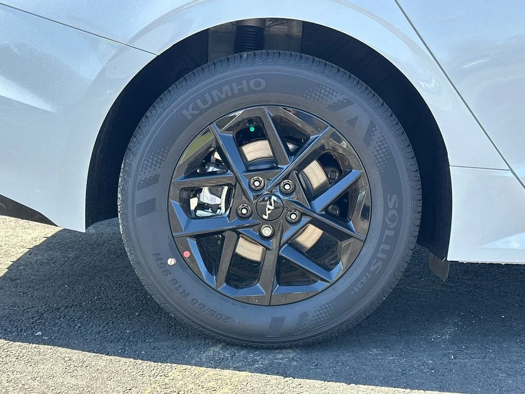 New 2026 White Kia LXS image 17