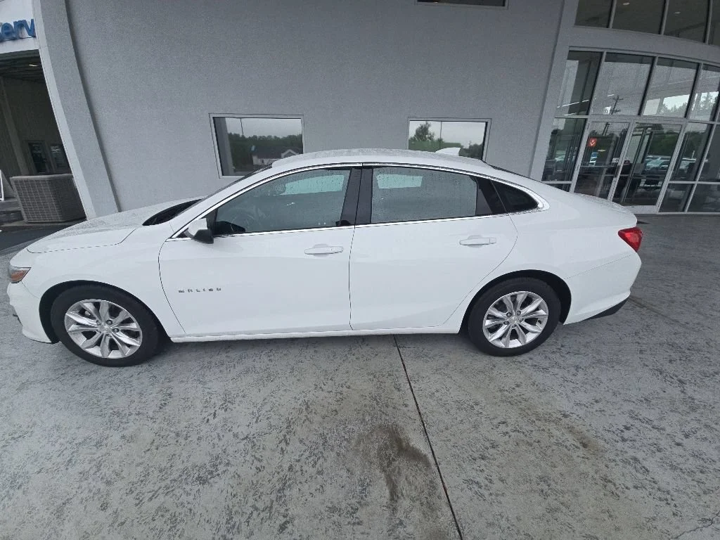Used 2024 Summit White Chevrolet 1LT image 7