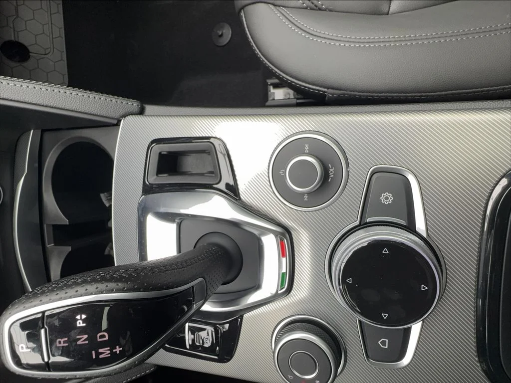2025 Alfa Romeo Stelvio Base - Photo 47