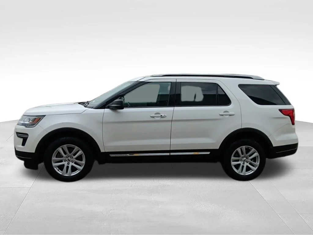 Used 2019 White Platinum Metallic Tri-Coat Ford XLT image 4