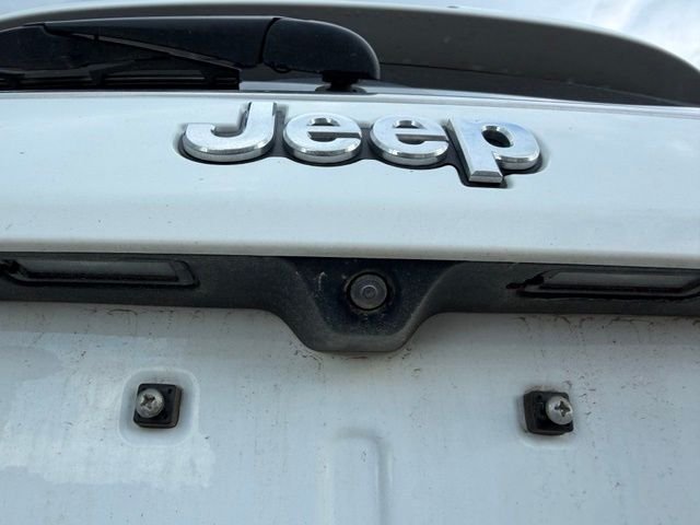Used 2024 White Jeep Latitude image 11