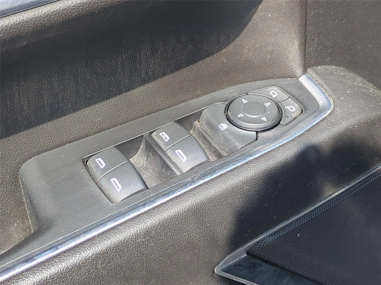 Used 2024 Onyx Black GMC Elevation image 16